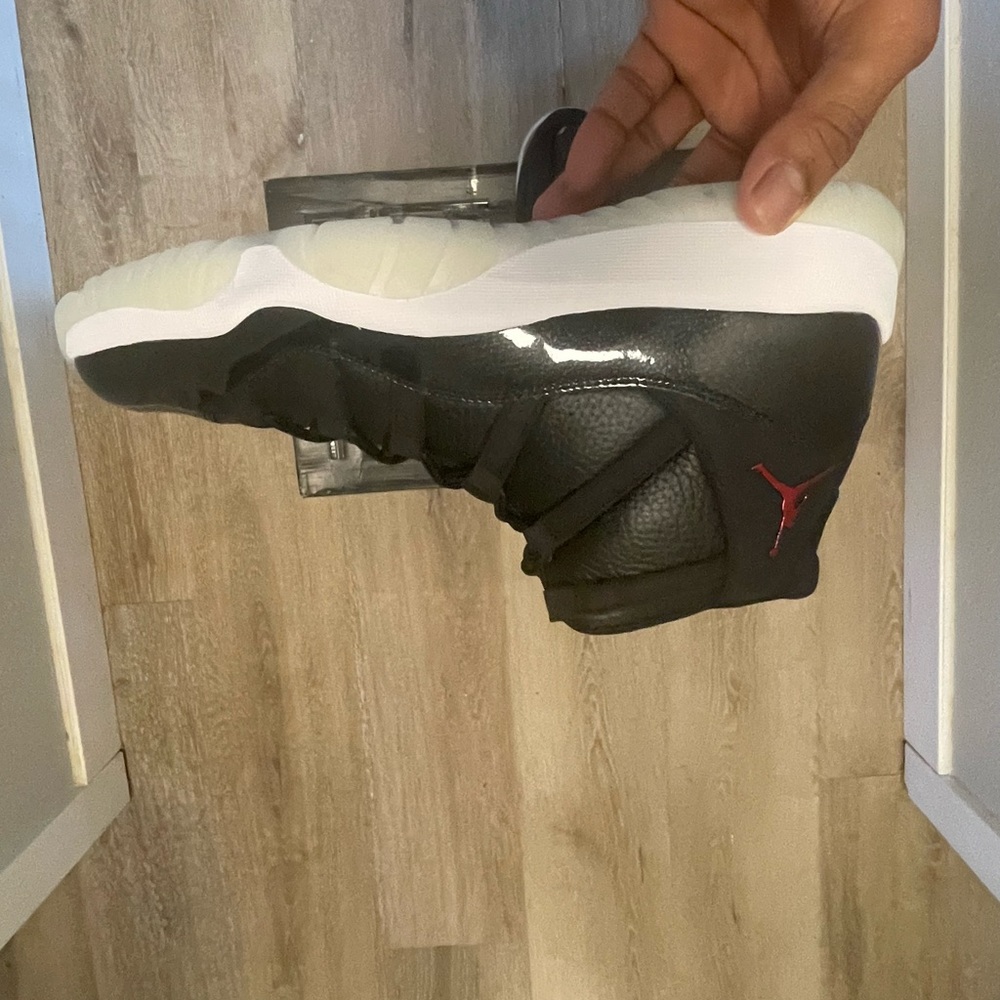 Jordan retro 11 72-10. Super clean never been worn or tried on. - Picture 3 of 10